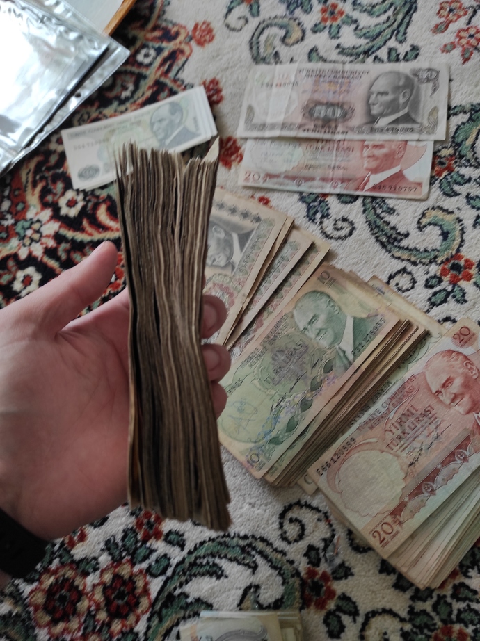 Rahmetli dedemin sandığından bir sürü para çıktı napalim bunları?
