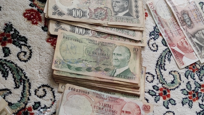Rahmetli dedemin sandığından bir sürü para çıktı napalim bunları?