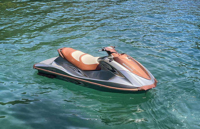 Denizde hızlı ilerleyen motora benzer şeyin adı ne?