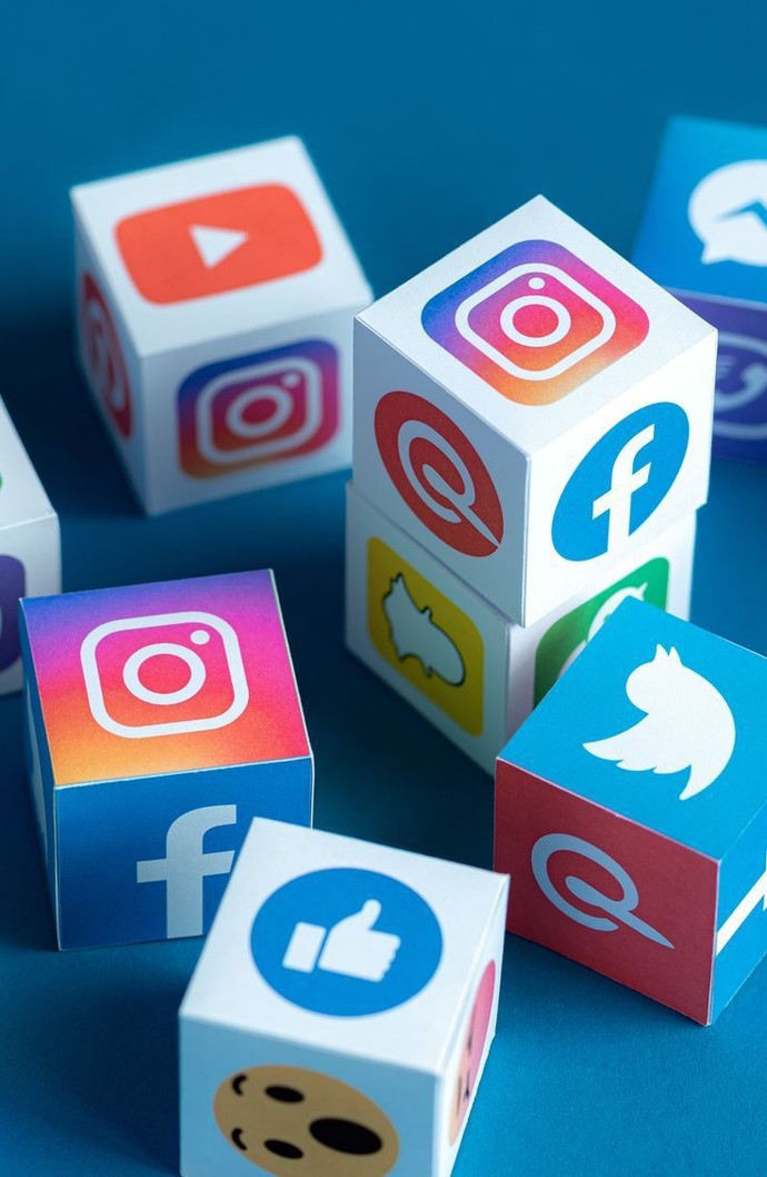 Bu iki sosyal medya uygulamalarından hangisini tercih etmeliyim Instagram kullanmak mı yoksa Twitter kullanmak mı?