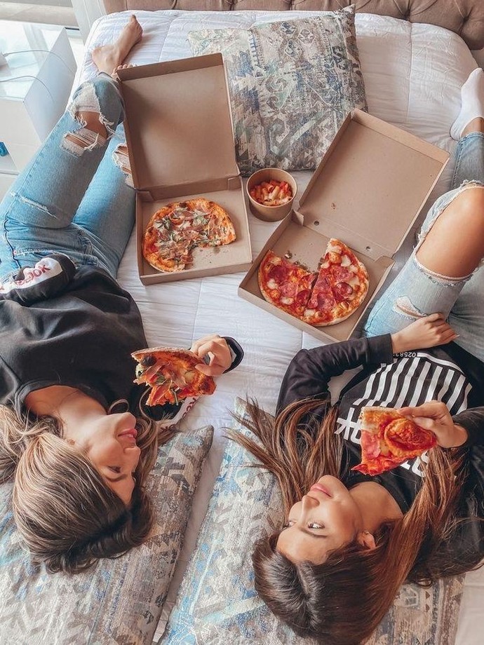 Evde yemek yapmayı mı seviyorsun yoksa Eve yemek söylemeyi mi?