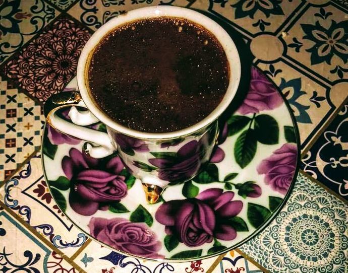 Iyi insanlar kırıldıkları zaman sevmeyi bırakmazlar, göstermeyi bırakırlar.