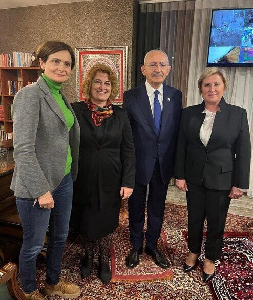 Kılıçdaroğlunun seccadeye basması?