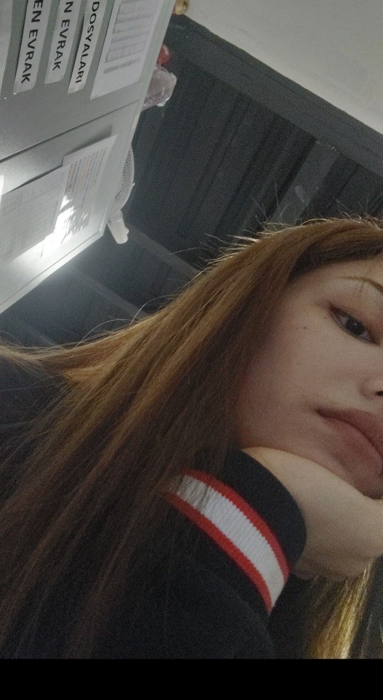Siyah saç mı diğeri mi?