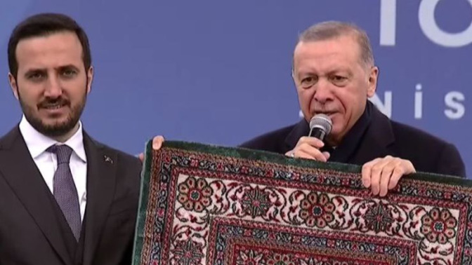 Törene damga vuran anlar! Cumhurbaşkanı Erdoğan, seccadeyi kaldırıp Kılıçdaroğlu'na göndermede bulundu , Ne Düşünüyorsunuz?