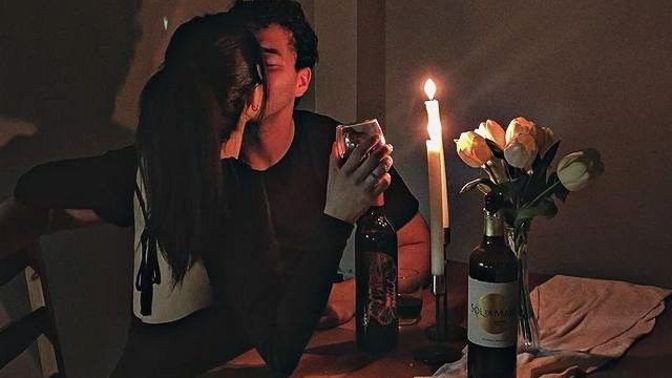 Romantik bir akşam yemeğinde şarap olmak zorunda mı?