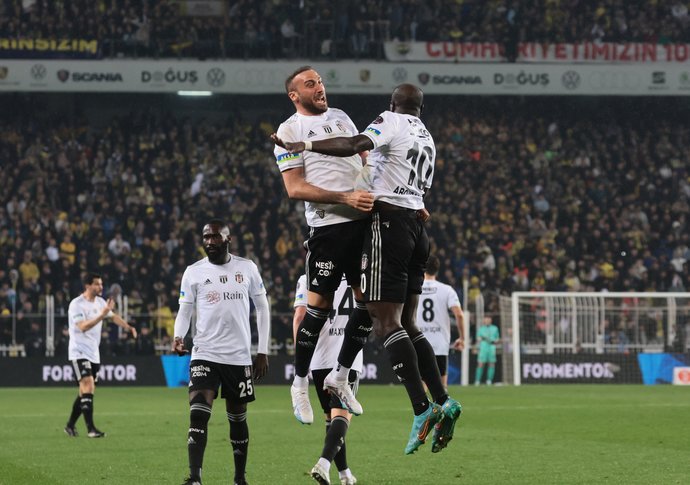 Beşiktaş Kadıköyde 10 kişiyle kazandı yine tarih yazdı ne düşünüyorsunuz?