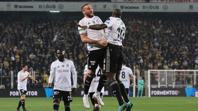 Beşiktaş Kadıköy'de 10 kişiyle kazandı yine tarih yazdı ne düşünüyorsunuz?