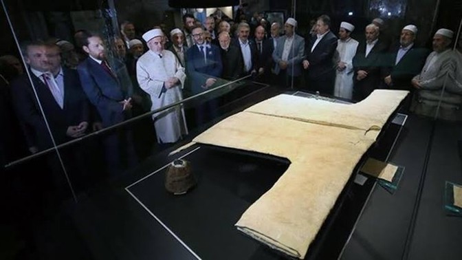 Hz. Muhammed Şerif-i Hırkayı gerçekten giydi mi?