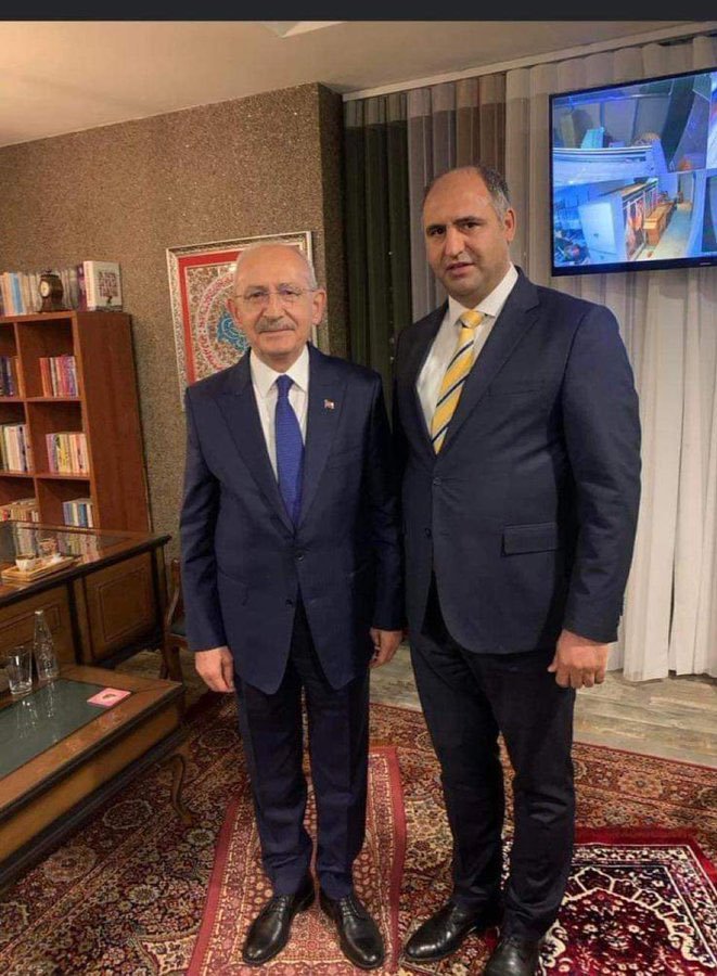 Kemal Kılıçdaroğlunun seccadeye ayakkabılarıyla üstüne basıp poz vermesi hakkındaki düşünceleriniz neler?