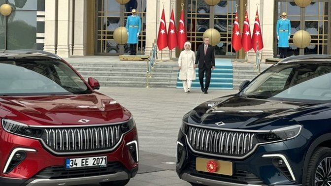 Recep Tayyip Erdoğan ve eşi, ilk TOGG araçlarını teslim almış. Sizin arabanız var mı?