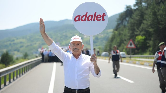Kemal Kılıçdaroğlu, Cumhurbaşkanına hakaret suçunu kaldıracağız demiş. Buna gerek var mı?