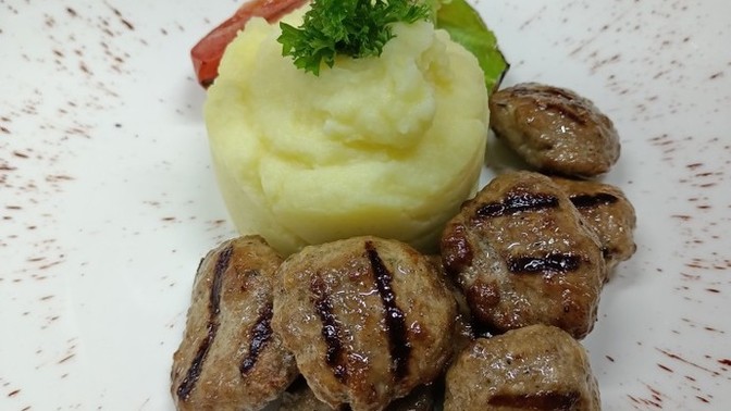 Izgara köfte yaptım, sever misiniz?