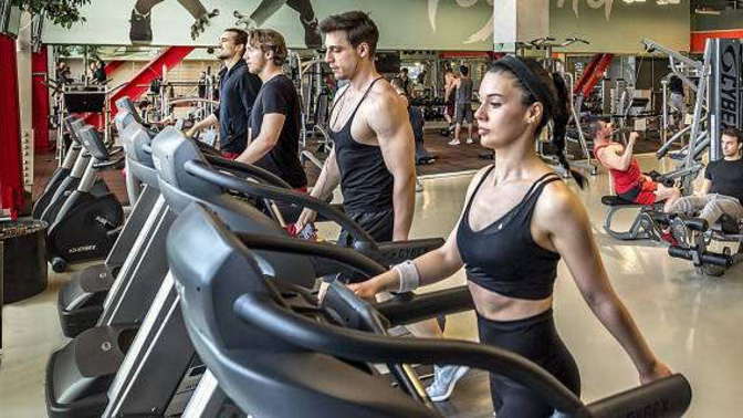 Evde veya spor salonunda egzersiz yapar mısın?
