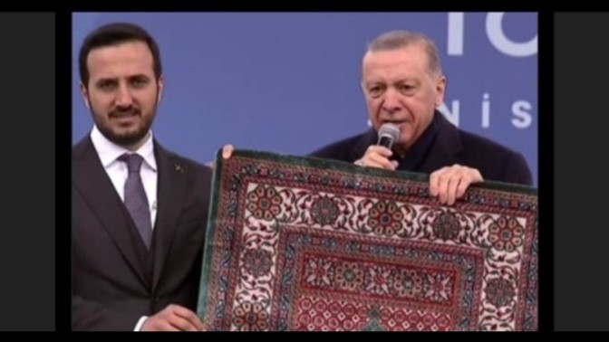 Kılıçdaroğlunun seccadeyi paspas yapması hakkında ne düşünüyorsunuz?
