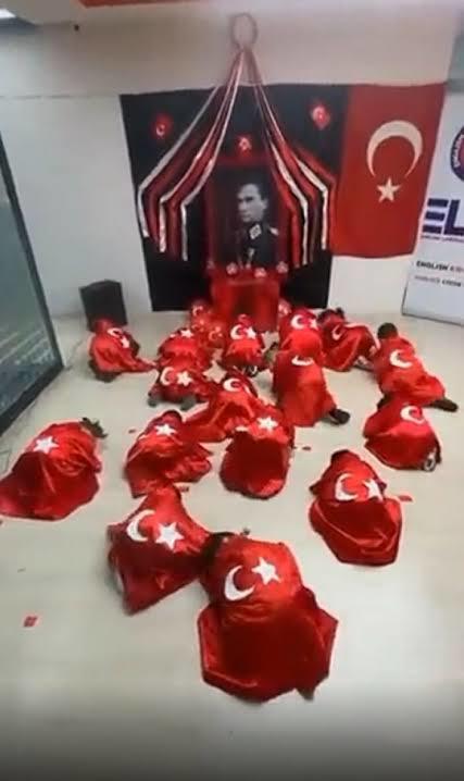 Bir insan neden Atatürk'ü sevmez?