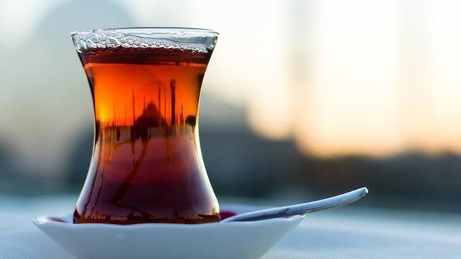 Gündelik hayatta severek tükettiğimiz çayın faydaları ve zararları nelerdir?