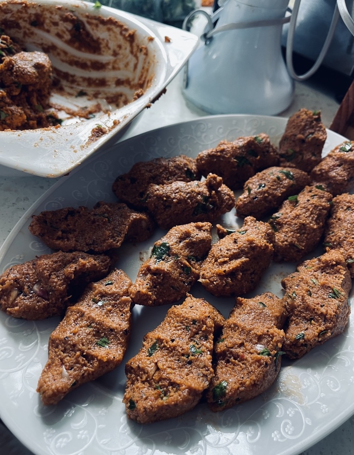 Canım çekti öğlen, öğlen iftara çiğ köfte yaptım, sence nasıl?