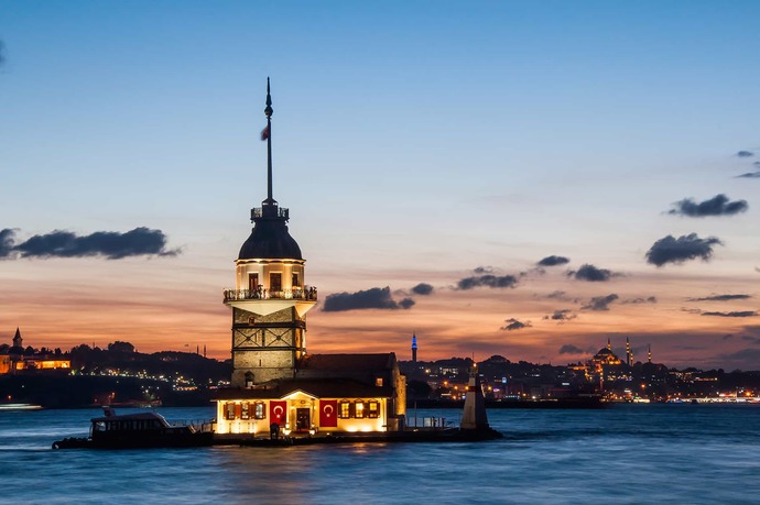 İstanbul’un simgesi olan Kız Kulesi, bir süredir tadilatta, kapalıydı. Mayıs’ın ilk haftası açılacakmış. Ziyaret edecek misiniz?