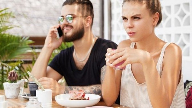 Toplum içerisinde sergilenen hangi davranışlar sizi rahatsız eder?