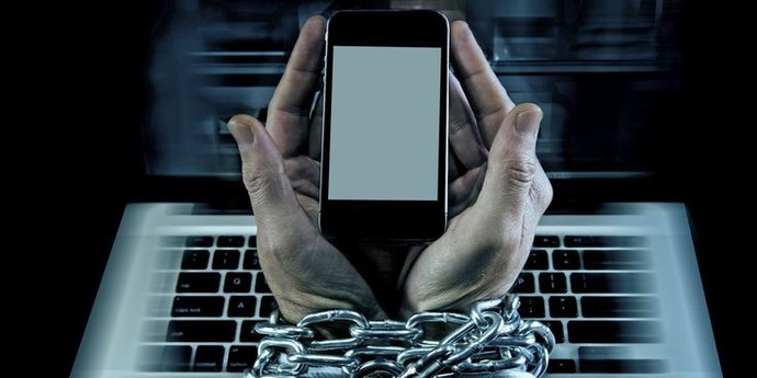 Bu internet ve sosyal medya insanları ne hale getirdi böyle?