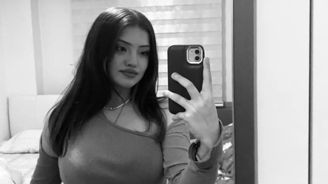 Ayna karşısında fotoğraf çekinmeyi seviyor musunuz 🦋🖤?