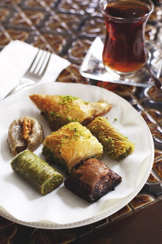 Çayın yanında baklava yemek abes mi?
