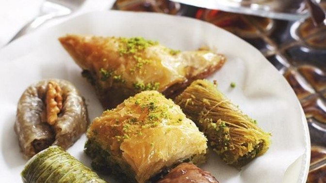 Çayın yanında baklava yemek abes mi?