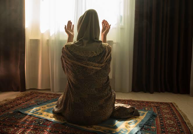 Namaz kılmak için türbanlı olmak şart mıdır?