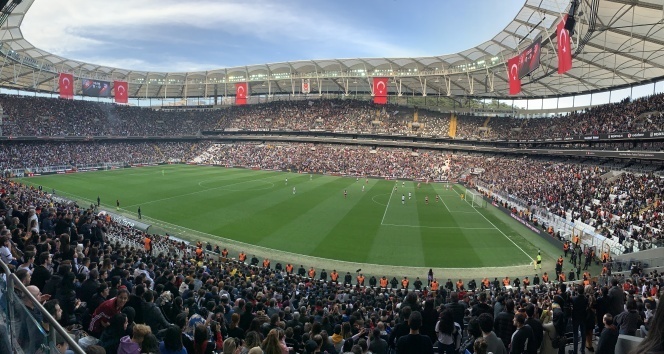 Beşiktaş ile Atletico Madrid depremzedeler için karşılaşıyor! Yardımları destekliyor musunuz?
