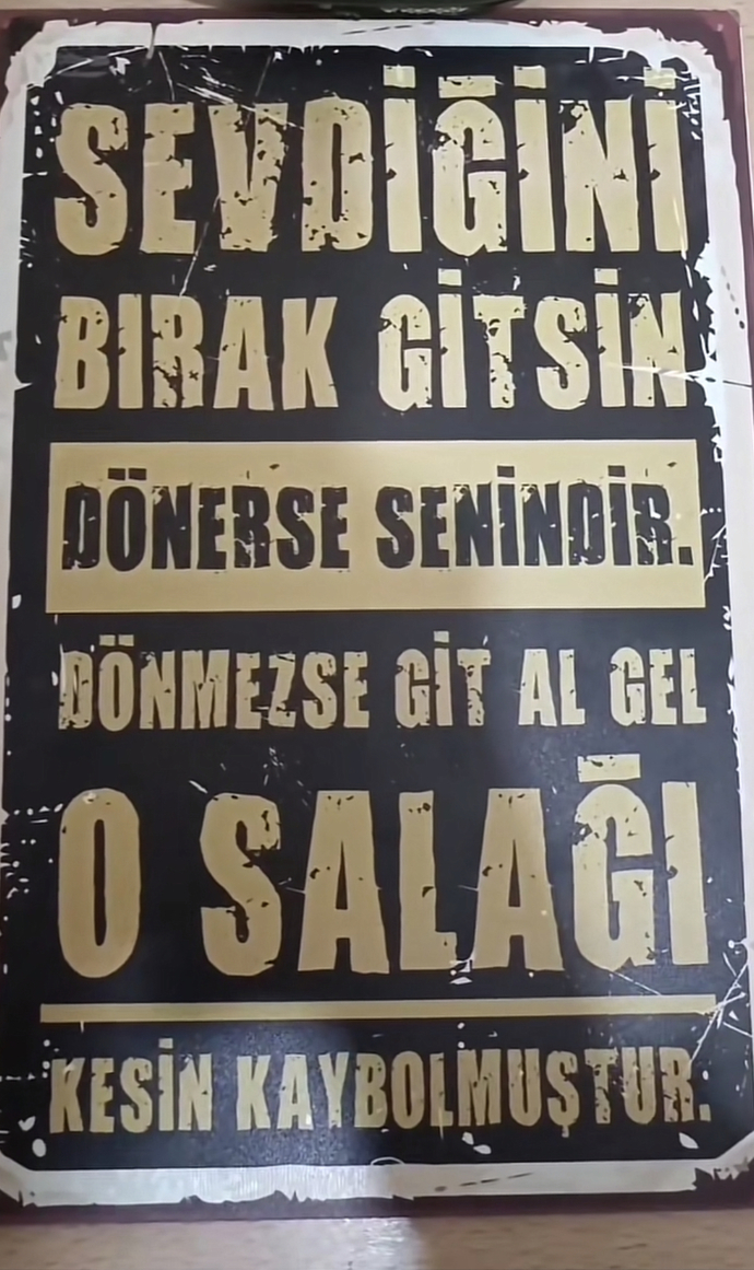 Aşk aptallık mıdır? Seven mi sevilen mi daha aptal acaba😂?