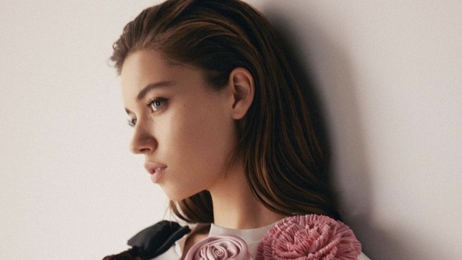 #AfraSaraçoğlu #BazaarStyle dergisinin yeni sayısında. #YalıÇapkını dizisiyle ününe ün katan Afra’nın pozlarını nasıl buldunuz? 💕