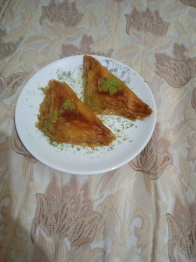 Bugün menüde şöbiyet tatlısı var, nasıl olmuş sizce?