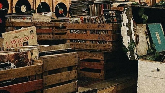 Nostalji müzikler dinlemeyi seviyor musunuz, daha önce hiç plak dinlediniz mi, koleksiyon yapıyor musunuz?