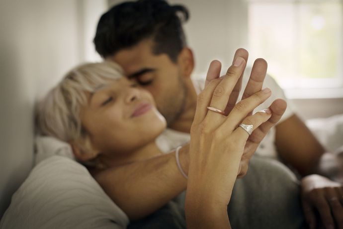 Seks sırasında inlemeyi, müstehcen konuşmayı veya sessiz kalmayı mı tercih edersiniz?