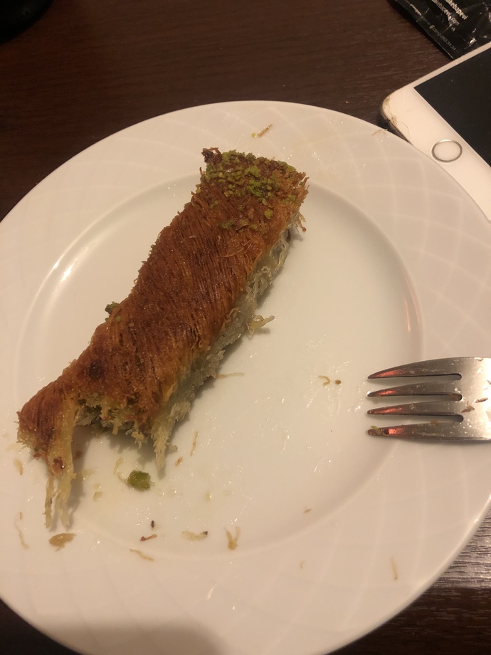 Baklavayı fıstıklı mı seversin cevizli mi?