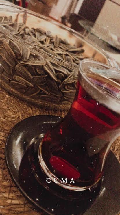 Çayı şekersiz mi içersin şekerli mi?