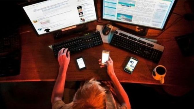 İnternette çok zaman geçiriyorum, resmen bağımlıyım. Nasıl kurtulacağım?