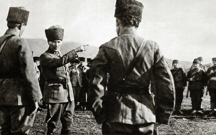 Kemalist devrimin felsefesine minnet duyuyor musunuz?