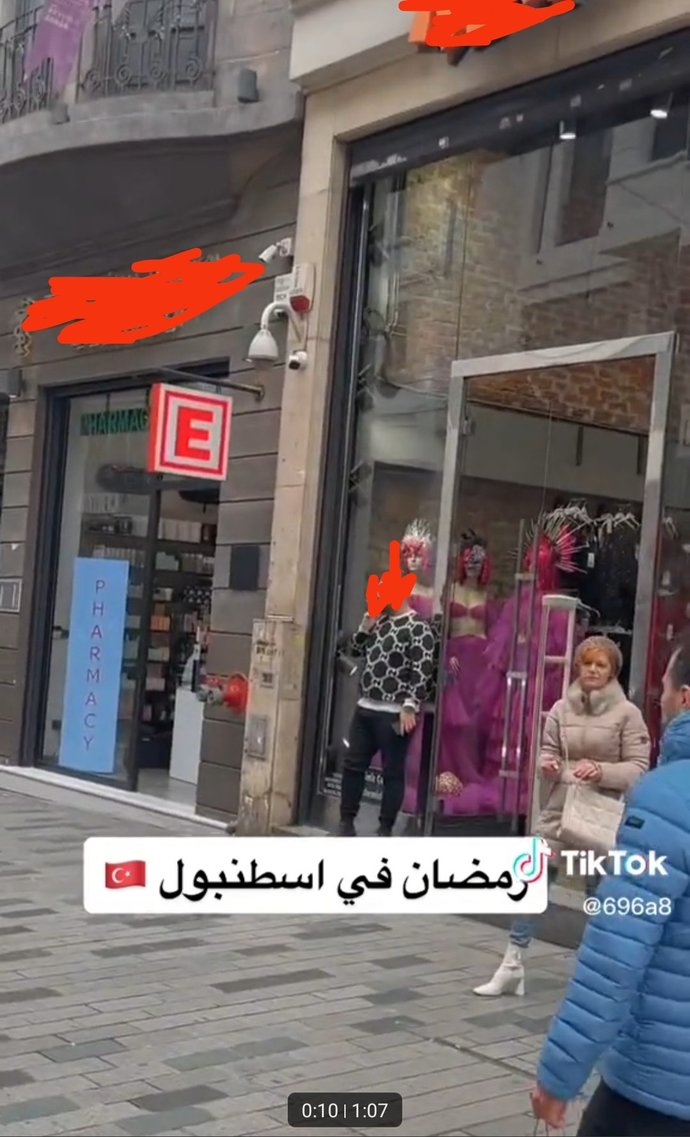 İstanbulda bir Arap Türklerin Ramazanda sigara içmesinden, yemek yemesinden vs rahatsız olmuş düşünceleriniz neler?