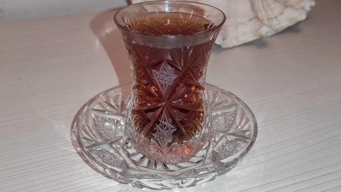 O gün bugündür! Annemin çeyizindeki meşhur kristal bardağını kullandım. Var mı benden cesuru?