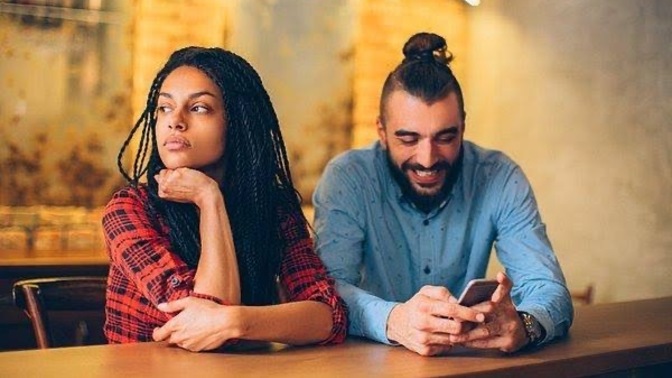 Sevgiliniz telefonunuzu ele geçirse, ilişkiniz devam eder miydi?