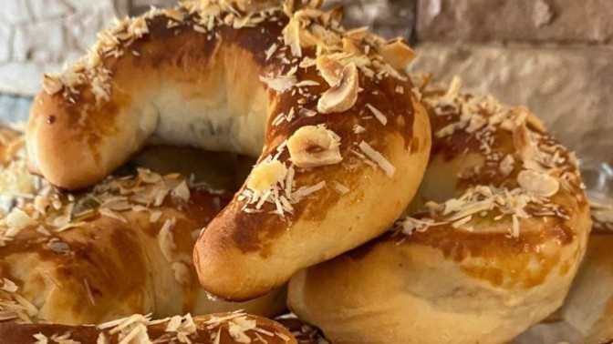 Kahve yanında kurabiyeler mi, tatlı çörekler mi sizin için daha makbul?