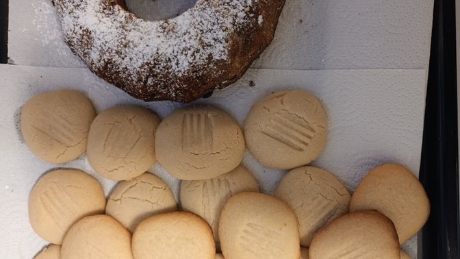 Köy usulü un kurabiyesi ve nutellali kekim :) tarif istermisiniz?