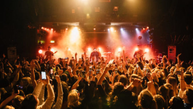 Her akşam konser tarzı biletli etkinliklere katılmak lüks mü?