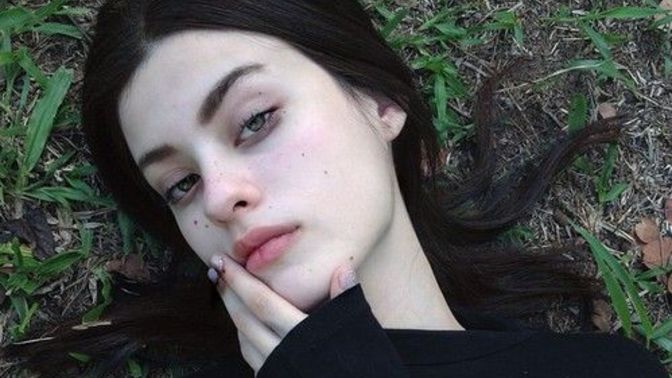 Beyaz tenli olmayanları kız olarak görmeyen tek ben miyim?