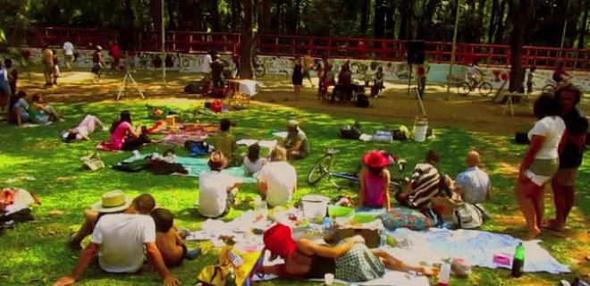 Havalardan mıdır, pahalılıktan mıdır bilemiyorum. Eskisi gibi piknik yapan insanlar göremiyorum, sizce de öyle değil mi?