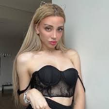 Size en güzel gelen kadın ve erkek ünlüler kim?