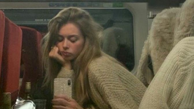 24 yaşındayım kendimi yaşlı hissediyorum, insanlara bakıyorum herkes mutlu. Sorun bende mi?