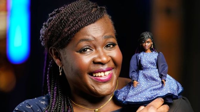 Sizce de uzay bilimcisi Dr. Maggie Aderin-Pocock'un yeni Barbie rol modeli olarak seçilmesi çok iyi bir karar değil mi?